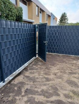 25m Doppelstabmattenzaun H-1,83, 8/6/8 inkl. Gartentür 1m breit - Bremerhaven