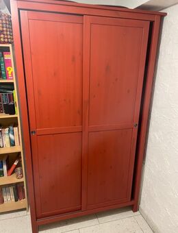 Ikea Hemnes Kleiderschrank rot - Wanna