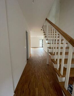 Rittergut Kanena 4-R-Wohnung - Wohnen wie im eigenen Haus - Halle (Saale)