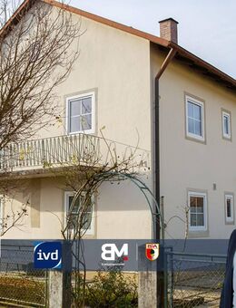 **Familienfreundliches Zuhause in Burgkirchen: 5 Zimmer, Garten, zwei Garagen* - Burgkirchen (Alz)