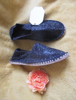 NEU mit ETIKETT * Edel * ausgefallen * Anlass * Freizeit * DESIGNER * Glitzer- Pailletten * Espadrilles * Schlüpf- Schuhe * Gr. 41/ 8 * schwarz * black * Gothic * - Riedlingen