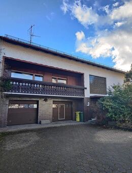 Viel Platz für große Familien: Geräumiges Wohnhaus mit "Autowerkstatt" in der Doppelgarage - Mitwitz