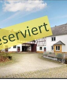 Hunsrücker Bauernhaus mit Hof und Nebengebäuden in ruhiger Lage von Mittelstrimmig - Mittelstrimmig