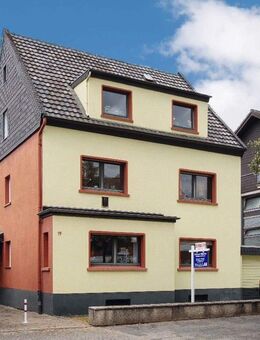 NEUE KAPITALANLAGE: 3-Familienhaus mit Garagen und Nebengebäude in Schlebusch - Leverkusen