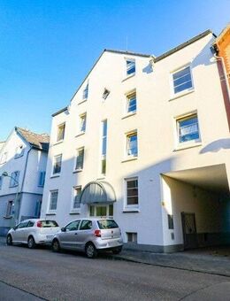 ERSTBEZUG NACH SANIERUNG! Lichtdurchflutete Erdgeschosswohnung mit großzügigem Schnitt - Frankfurt (Main)