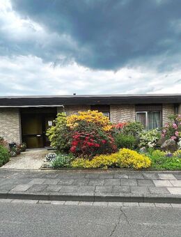 Top-Lage: Bungalow mit Einliegerwohnung, Garage und Weitblick von Leverkusen-Lützenkirchen - Leverkusen