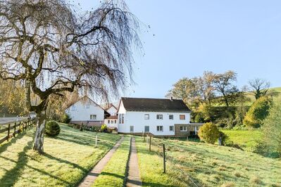 Es gibt sie noch-die einmalige Chance: Zweifamilienhaus mit Scheune & Wiese am Ortsrand in Naturnähe