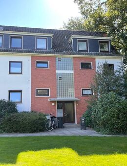 PURNHAGEN-IMMOBILIEN - Gemütliche 2-Zimmer-Dachgeschosswohnung mit Balkon und Garage - Bremen