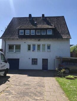Gepflegtes Zweifamilienhaus mit Garten und 3 Stellplätzen in Bad Salzuflen - Bad Salzuflen