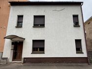 Sanierungsbedürftiges Haus mit Pool und ausreichend Raum - Lichtenstein (Sachsen)