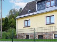 Ruhiges Wohnen mit Panoramablick: Gepflegte Doppelhaushälfte mit großem Garten - Olbernhau