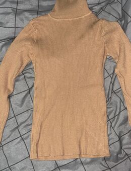 Rollkragenpullover in Sandfarbe Größe L - Angermünde