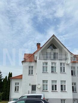 Großzügige 2-Zimmer-Wohnung im sanierten Altbau im Grünen - Grimmen