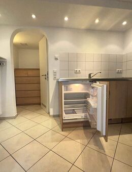 Nur für 1 Person / Möblierte 1 - Zimmer - Untergeschosswohnung (Kellerwohnung) mit Einbauküche und separatem Eingang - Trier