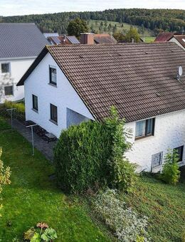 Gepflegtes Familienhaus . ruhige Lage und ein großer Garten mit Gartenhaus - Hayingen
