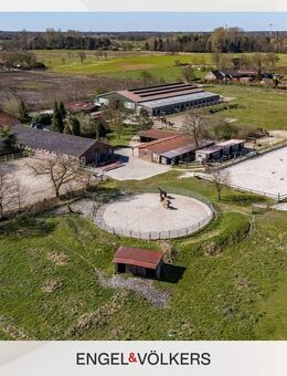 Vosshörner Hof - Reiterhof / Pferdehof mit Reithalle, 8 Wohneinheiten & laufendem Betrieb - Neuschoo
