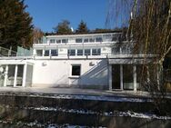 Einfamilienhaus (Terrassenbau) mit 2 großen Einliegerwohnungen - Lauda-Königshofen