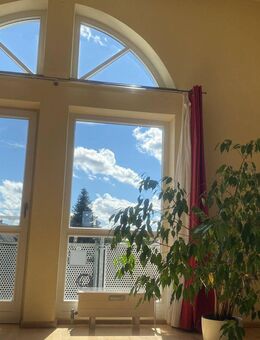 Lichtdurchflutet und über den Dächern Aichachs (4-Zimmer, Balkone) provisionsfrei! - Aichach