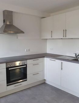 Ab 15.09. kernsanierte moderne 2-Zimmer-Wohnung mit Einbauküche - Markt Bibart