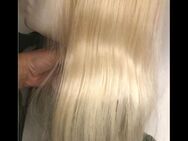 Perücke in liebevoller Handmade , honigblond schön lang - Hof