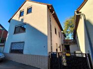 Teilrenovierte Wohnung mit Terrasse im 1. Stock in Alt-Seckbach - Frankfurt (Main)