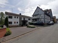 Gepflegtes Wohnensemble mit 2 Zweifamilienhäusern und Scheune auf großem Grundstück - Mücke