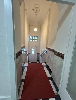 4,8 % RENDITE *** Chice Altbauwohnung mit Wohnküche im 3-Parteienhaus*** - Düsseldorf