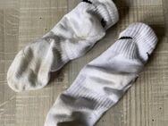 Getragene Socken und Schuhe sowie dementsprechende Bilder - Zwickau