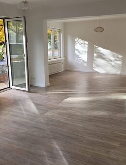 Am Eilbekkanal! Helle und großzügige 2-3 Zimmerwohnung - Hamburg