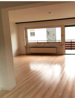 PROVISIONSFREI! Modernisierte Helle 3,5 Zimmer Wohnung mit Carport und Vorgarten - Darmstadt