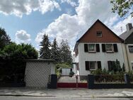 Geräumiges Einfamilienhaus mit großem Garten, Stellplätzen und Garage - Ludwigshafen (Rhein)