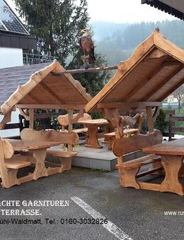 Gartenlaube - Pavillon - Überdachte Sitzgruppe. Massiv und Rustikal. - Bühl