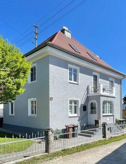 Stilvoll wohnen in Oberkammlach - Kleine Villa mit Geschichte und besonderem Flair - Großer Garten, 4 Garagen - Kammlach