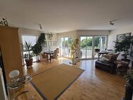 Charmante 2-Zimmer-Wohnung in ruhiger Lage von Friedrichsdorf mit Balkon und Blick auf Frankfurt - Friedrichsdorf