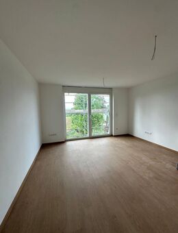 Schöne 1 Zimmer Wohnung mit Balkon u. Küche und Stellplatz in Selb - Selb
