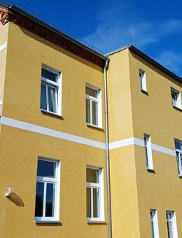 Schöne geräumige 2 Raum Dachgeschoss Wohnung mit Einbauküche ab sofrot zu vermieten - Zwickau