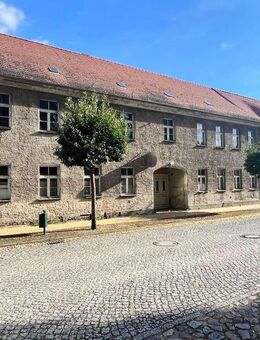 KRASS/Historische Schule am Marktplatz von Liebenwalde in BB: Einmalige Gelegenheit für 11 Wohnungen - Liebenwalde