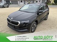 Skoda Karoq, Drive VZE Digi elektr Heckkl vo hi LichtAssist SpurAssist Connect Sunset 4xEFH Ladeboden Armlehne Metallic, Jahr 2022 - Beilngries