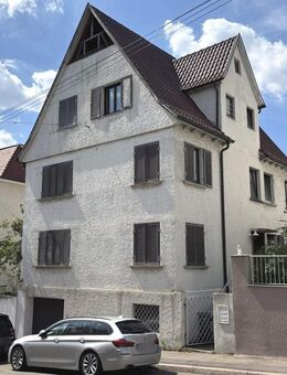 Nettes 3-Familienhaus mit Garage in Stuttgart-Untertürkheim - Stuttgart