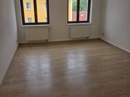 Freital-Deuben! WG-geeignete 2-Zimmerwohnung mit separater Küche in zentraler Lage! - Freital