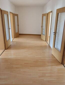 Großzügige 3.RW. im 3.OG. mit Balkon in Radebeul-West zu vermieten! - Radebeul