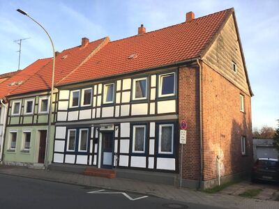 renovierungsbedürftiges Stadthaus mit kleinem Garten