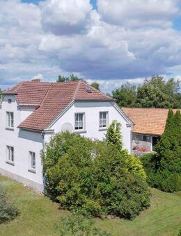 Eigene Scholle: Massives EFH mit großem Garten und Nebengebäude in Gartz (Oder) - Gartz (Oder)