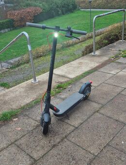 Xaomi 4Pro 2gen (hinterer Reifen komplett neu) - Mönchengladbach