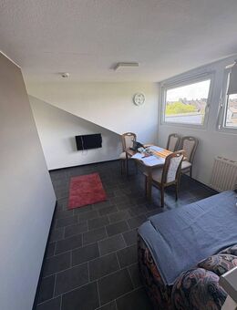 Helle 2-Zimmer-Wohnung im DG mit guter Raumaufteilung - Krefeld