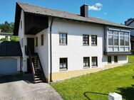 Einladendes Einfamilienhaus mit Einliegerwohnung in erstklassiger Lage - Luhe-Wildenau