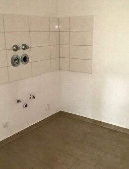 Sanierte 2 Zimmerwohnung mit Balkon - Frankfurt (Main)