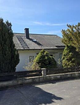 Einfamilienhaus mit herrlichem Ausblick in 97656 Oberelsbach-Ginolfs / Rhön-Grabfeld, 15 Min. bis Bad Neustadt (ID 10298) - Oberelsbach