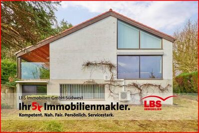 Freistehendes Einfamilienhaus auf weitläufigem, sonnigen Grundstück.