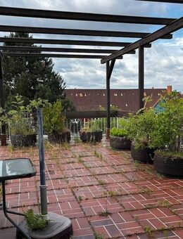 Penthouse Wohnung mit Einbauküche, großer Dachterrasse, viel Gestaltungsspielraum und Garage - Wedel